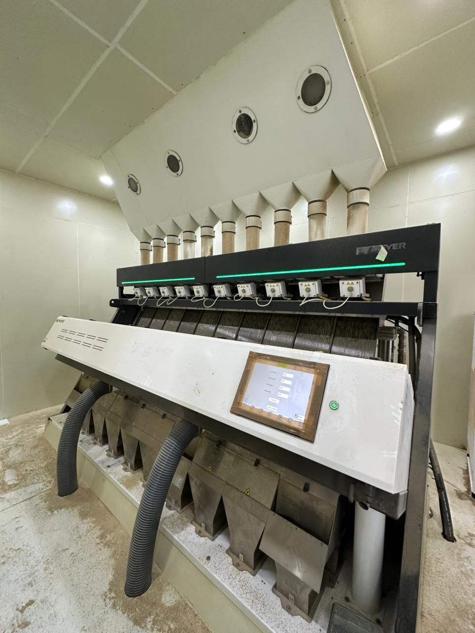 Mayer color sortex machine close-up